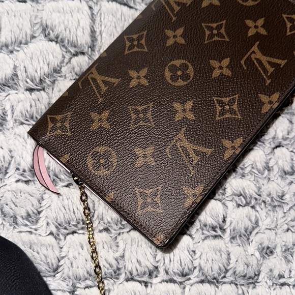 Louis Vuitton crossbody chain bag - Picture 13 of 14